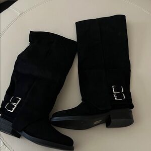 Elegant Black Heeled Boots with Buckle Accents